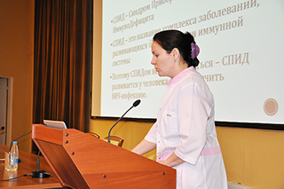 Врач-инфекционист Дулепова О.В. читает лекцию по профилактике заболеваемости ВИЧ-инфекциями. ГП № 5